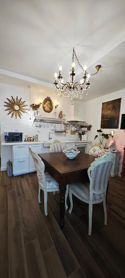 דירה לידו די אוסטיה Vogue Home